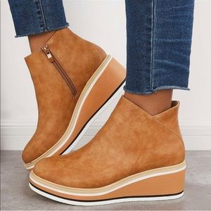 NWOB Platform Wedge Ankle Boot